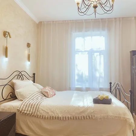 Romantic Old Town Hideaway