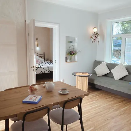 Romantic Old Town Hideaway Lägenhet