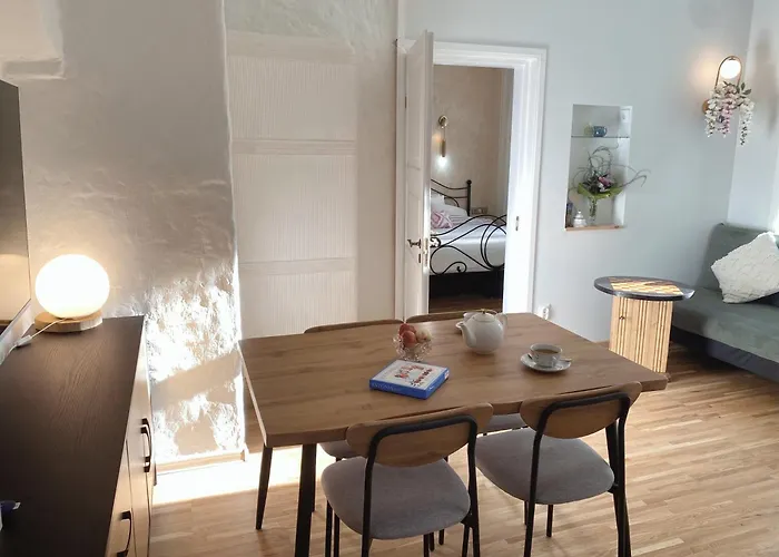 Romantic Old Town Hideaway Lägenhet Hapsal