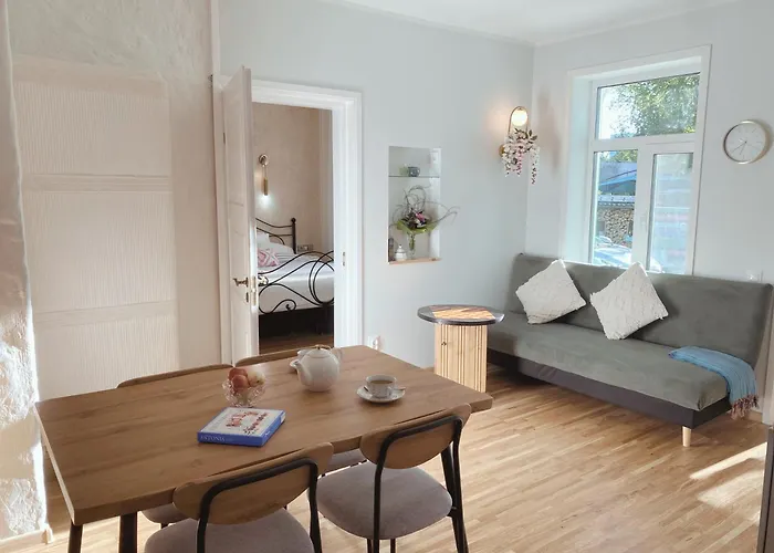 Romantic Old Town Hideaway Lägenhet